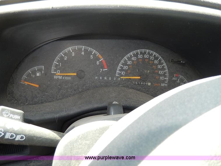 image for item H2618 2001 Pontiac Grand Prix sedan