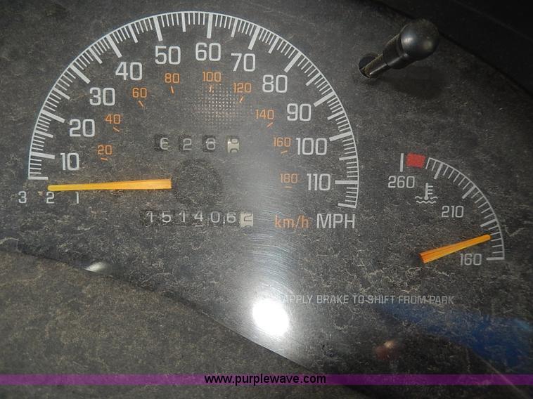 image for item H2618 2001 Pontiac Grand Prix sedan