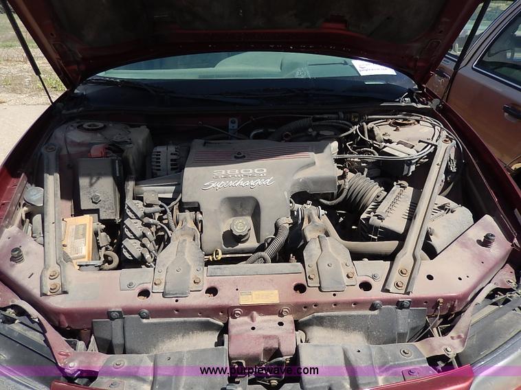 image for item H2618 2001 Pontiac Grand Prix sedan