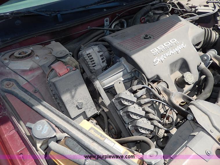 image for item H2618 2001 Pontiac Grand Prix sedan