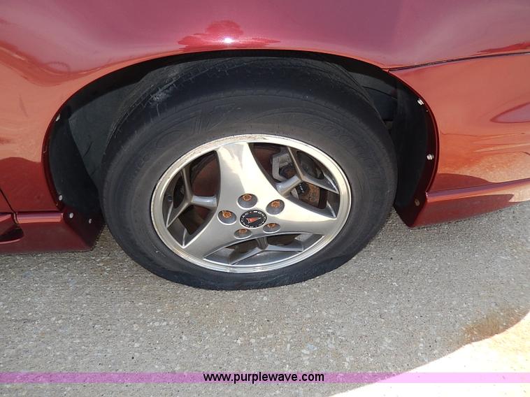 image for item H2618 2001 Pontiac Grand Prix sedan