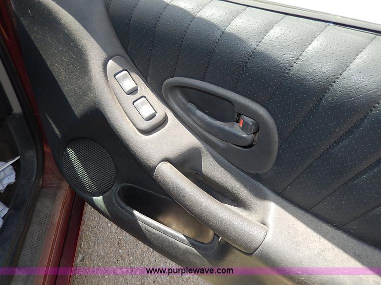 image for item H2618 2001 Pontiac Grand Prix sedan