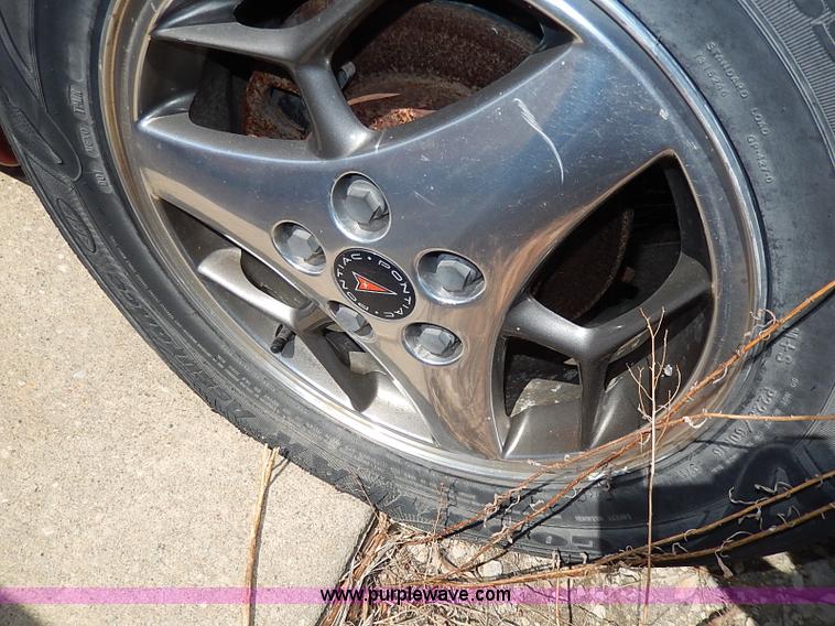 image for item H2618 2001 Pontiac Grand Prix sedan