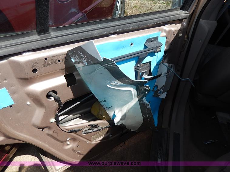 image for item H2619 1993 Lincoln Town Car Signature