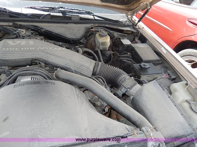 image for item H2619 1993 Lincoln Town Car Signature