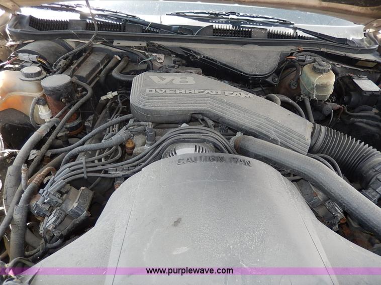 image for item H2619 1993 Lincoln Town Car Signature