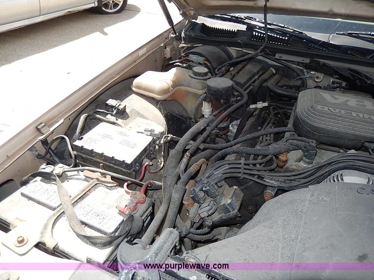 image for item H2619 1993 Lincoln Town Car Signature