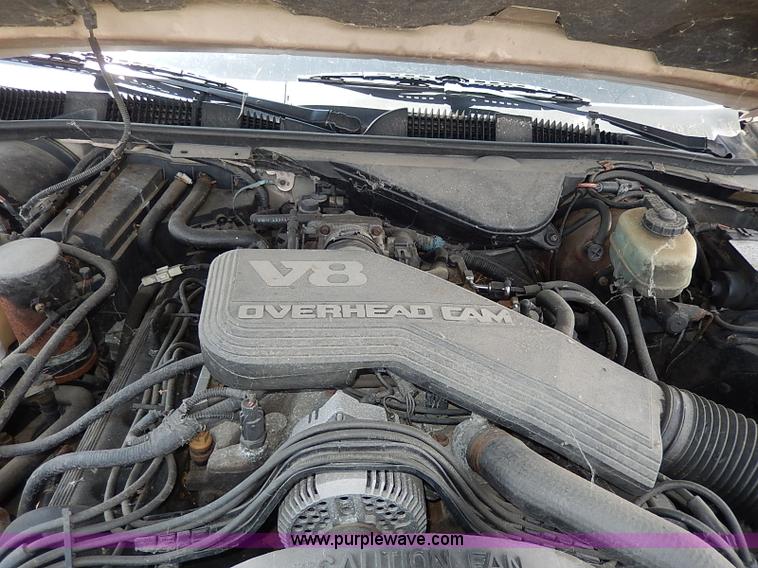 image for item H2619 1993 Lincoln Town Car Signature