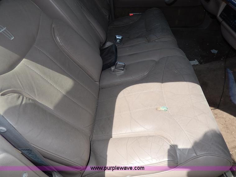 image for item H2619 1993 Lincoln Town Car Signature