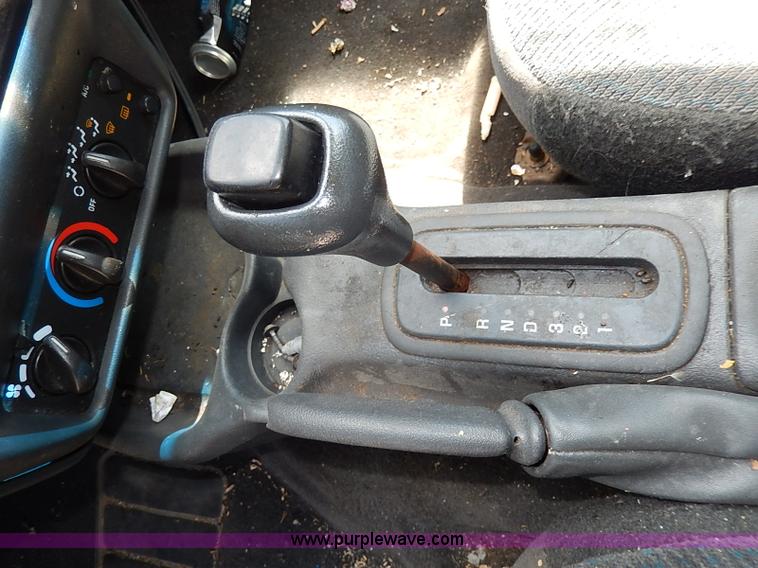 image for item H2622 2000 Chevrolet Cavalier LS sedan