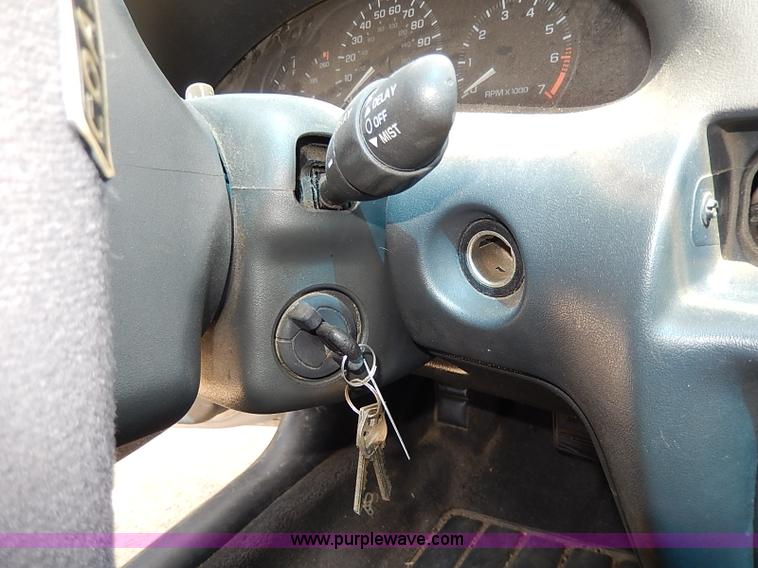 image for item H2622 2000 Chevrolet Cavalier LS sedan