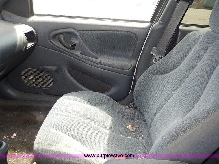 image for item H2622 2000 Chevrolet Cavalier LS sedan