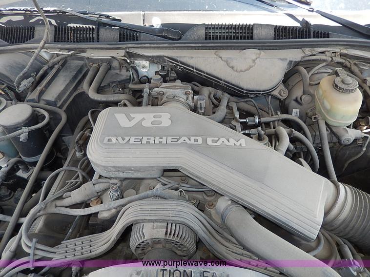 image for item H2624 1993 Lincoln Town Car Executive