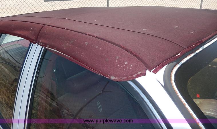 image for item H2624 1993 Lincoln Town Car Executive