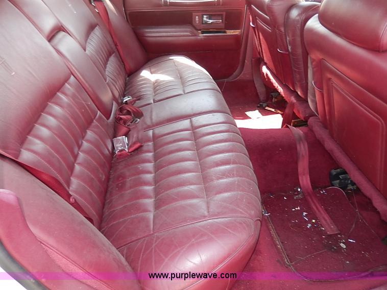 image for item H2624 1993 Lincoln Town Car Executive