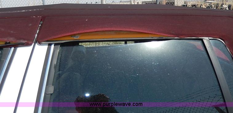 image for item H2624 1993 Lincoln Town Car Executive