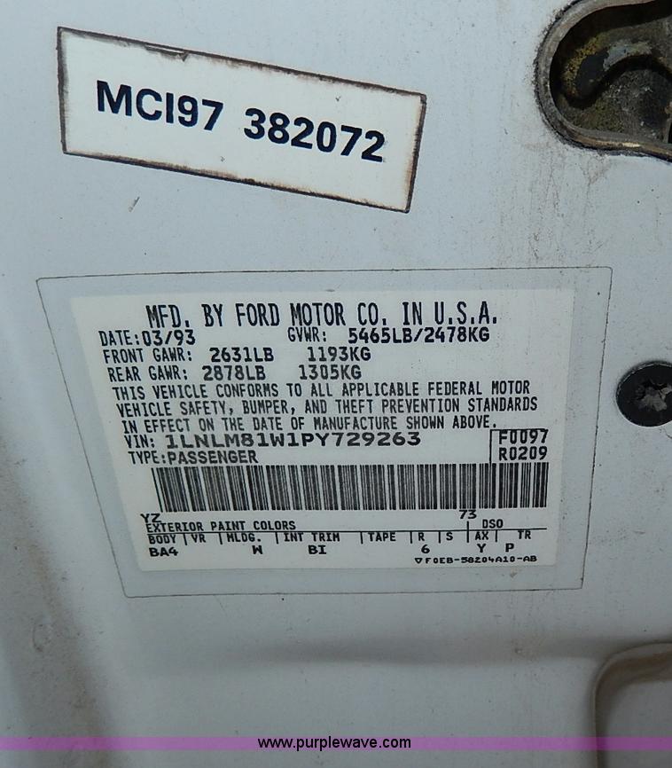 image for item H2624 1993 Lincoln Town Car Executive