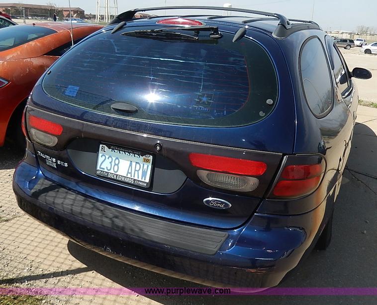 image for item H2625 2001 Ford Taurus SE