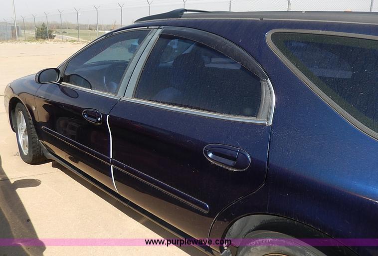 image for item H2625 2001 Ford Taurus SE