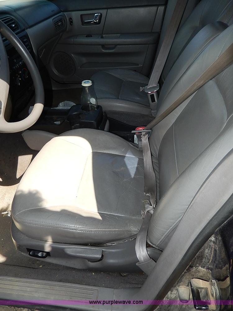 image for item H2625 2001 Ford Taurus SE