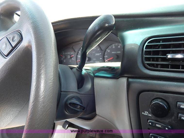 image for item H2625 2001 Ford Taurus SE