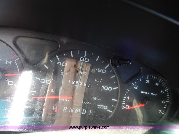 image for item H2625 2001 Ford Taurus SE