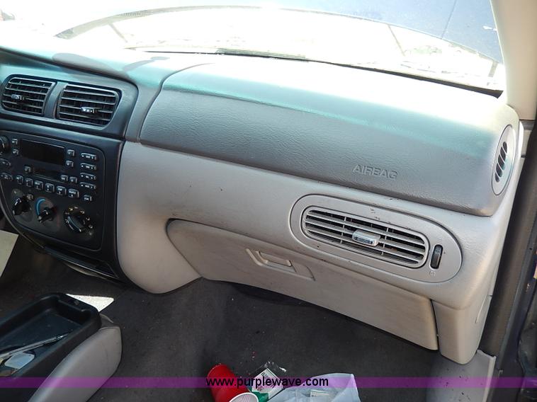 image for item H2625 2001 Ford Taurus SE
