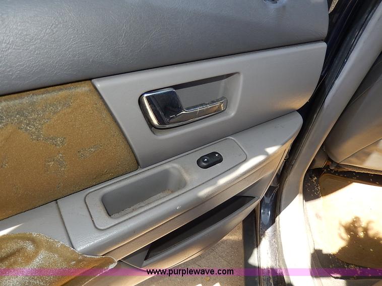 image for item H2625 2001 Ford Taurus SE