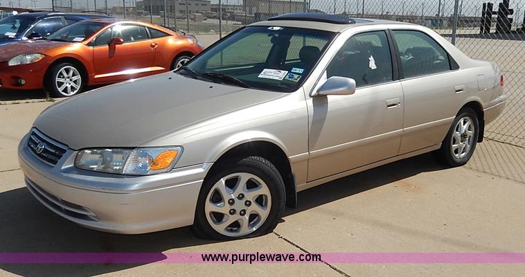 image for item H2627 2000 Toyota Camry LE