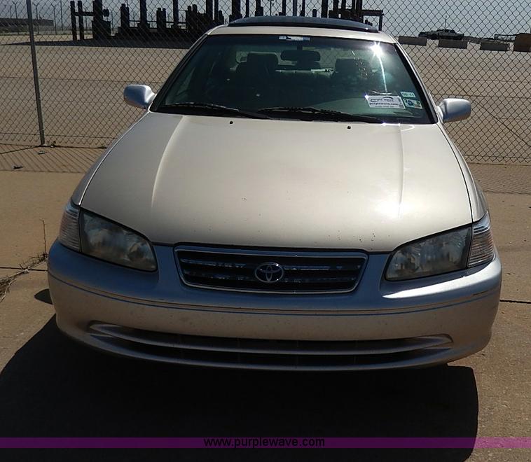 image for item H2627 2000 Toyota Camry LE