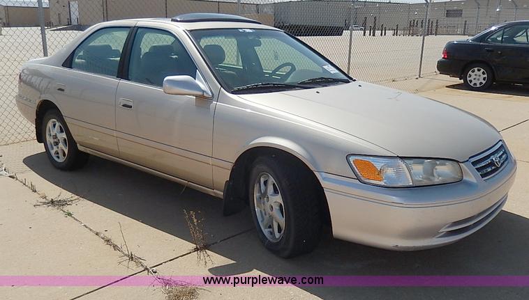 image for item H2627 2000 Toyota Camry LE