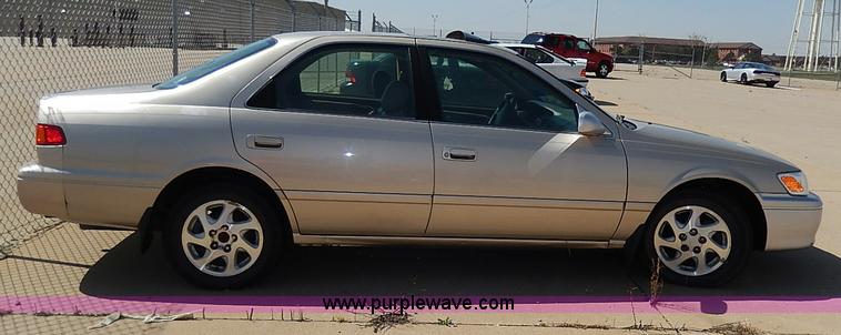 image for item H2627 2000 Toyota Camry LE