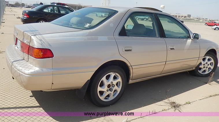 image for item H2627 2000 Toyota Camry LE