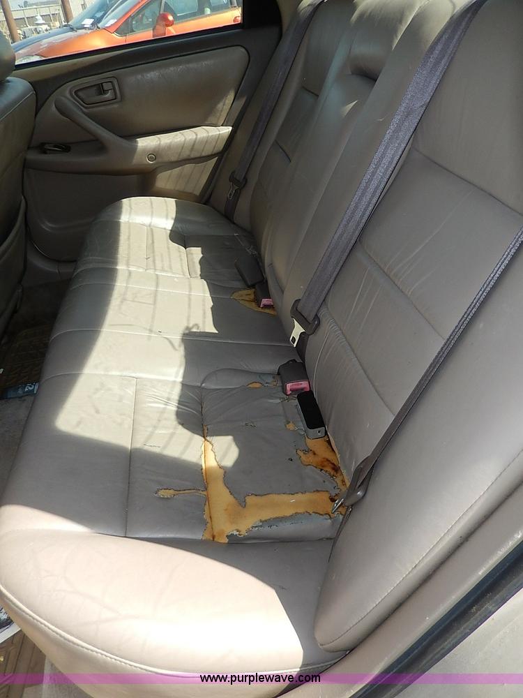 image for item H2627 2000 Toyota Camry LE