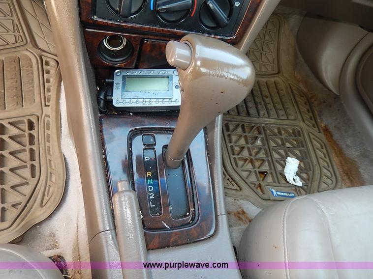 image for item H2627 2000 Toyota Camry LE