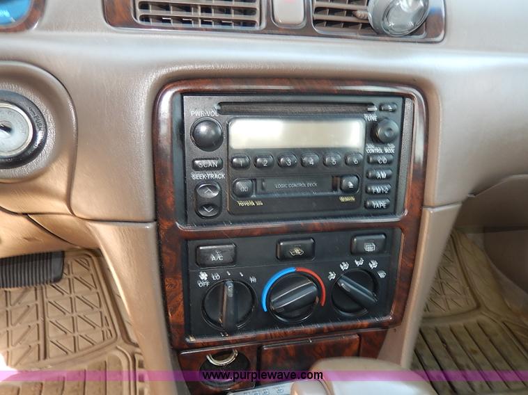 image for item H2627 2000 Toyota Camry LE