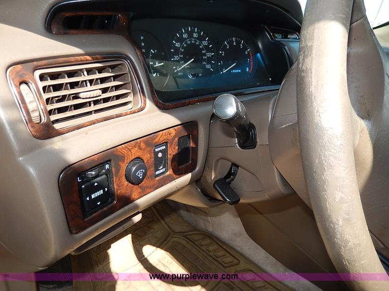 image for item H2627 2000 Toyota Camry LE