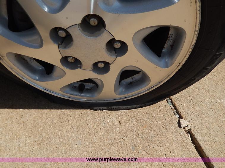 image for item H2627 2000 Toyota Camry LE