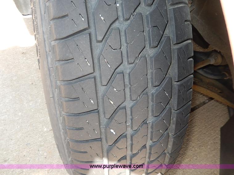 image for item H2627 2000 Toyota Camry LE