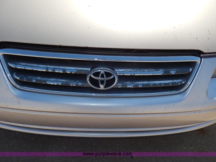 image for item H2627 2000 Toyota Camry LE