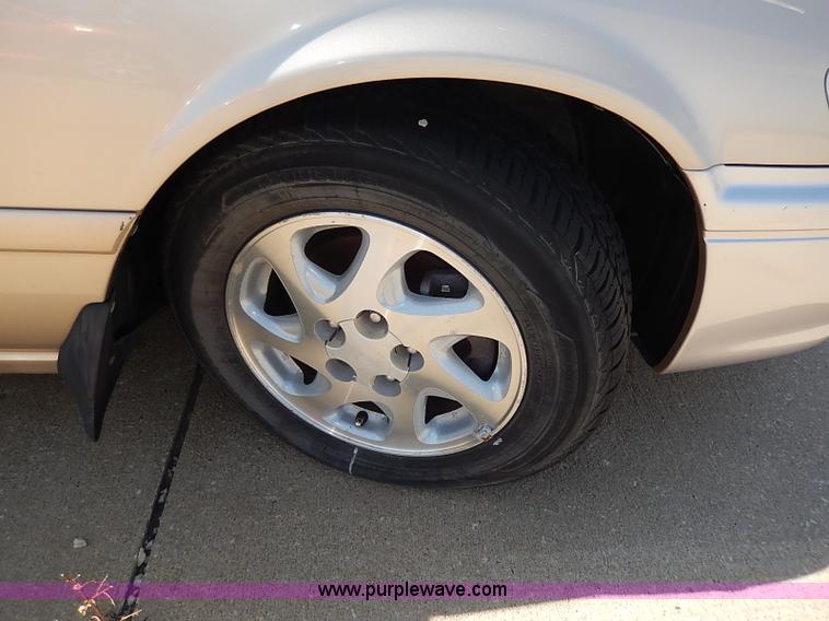 image for item H2627 2000 Toyota Camry LE