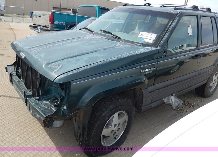 image for item H6018 1993 Jeep Grand Cherokee Laredo