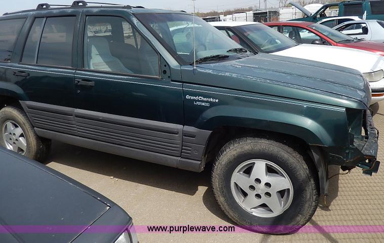 image for item H6018 1993 Jeep Grand Cherokee Laredo