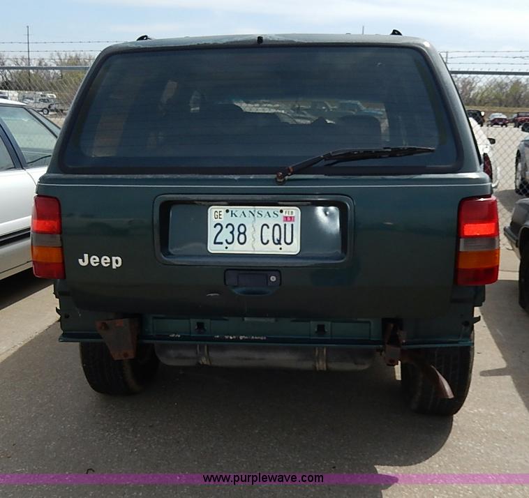 image for item H6018 1993 Jeep Grand Cherokee Laredo