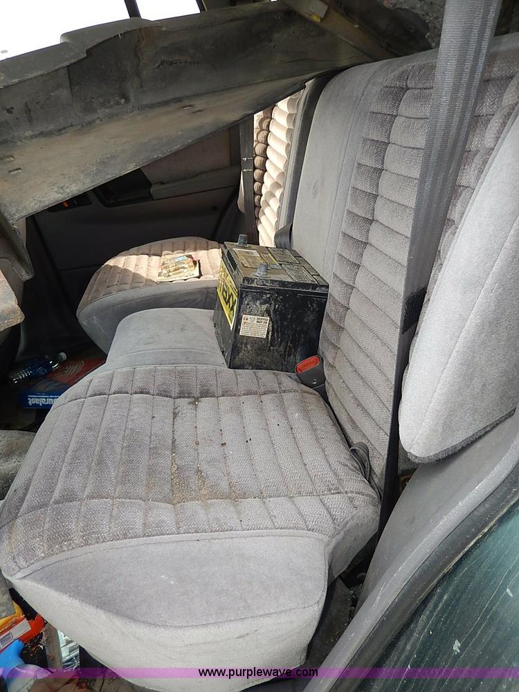 image for item H6018 1993 Jeep Grand Cherokee Laredo