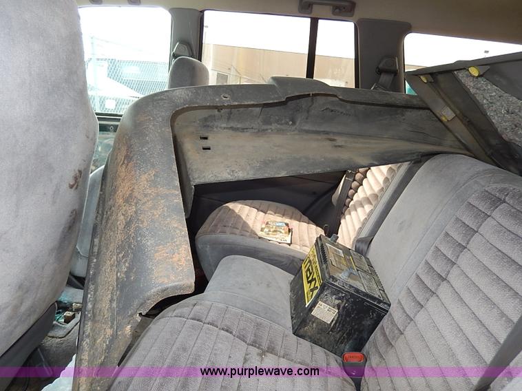 image for item H6018 1993 Jeep Grand Cherokee Laredo