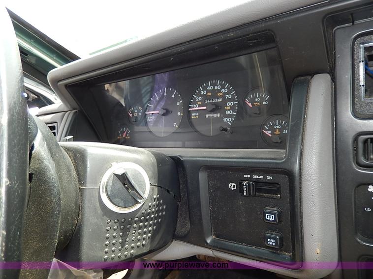 image for item H6018 1993 Jeep Grand Cherokee Laredo