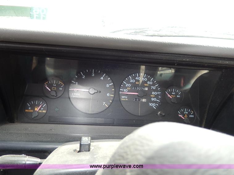 image for item H6018 1993 Jeep Grand Cherokee Laredo