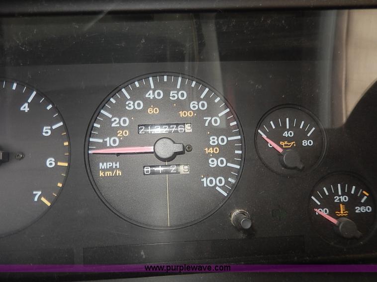 image for item H6018 1993 Jeep Grand Cherokee Laredo