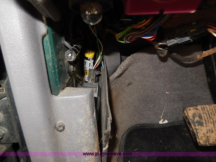 image for item H6018 1993 Jeep Grand Cherokee Laredo